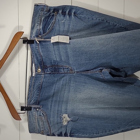 NWT Torrid Jeans Women's sz 30 Boyfriend Rolled Hem Crop Denim Jean - Picture 5 of 14